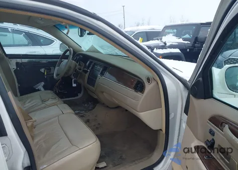 2007 Lincoln Town Car Designer Series z USA, uszkodzony, nr VIN 1LNHM83W27Y605165